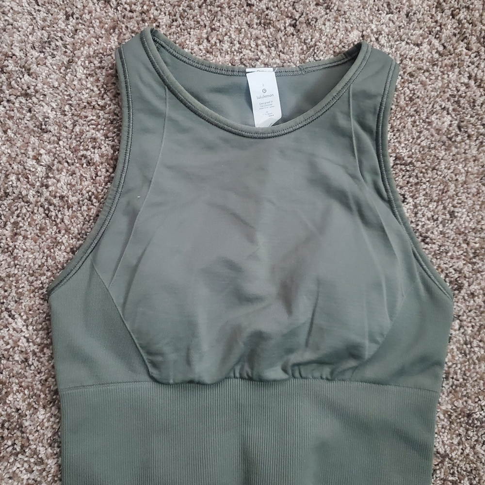 Lululemon Ebb to Train Bra – Size 2 – High-Neck, Med Support Excellent Condition - Picture 3 of 7